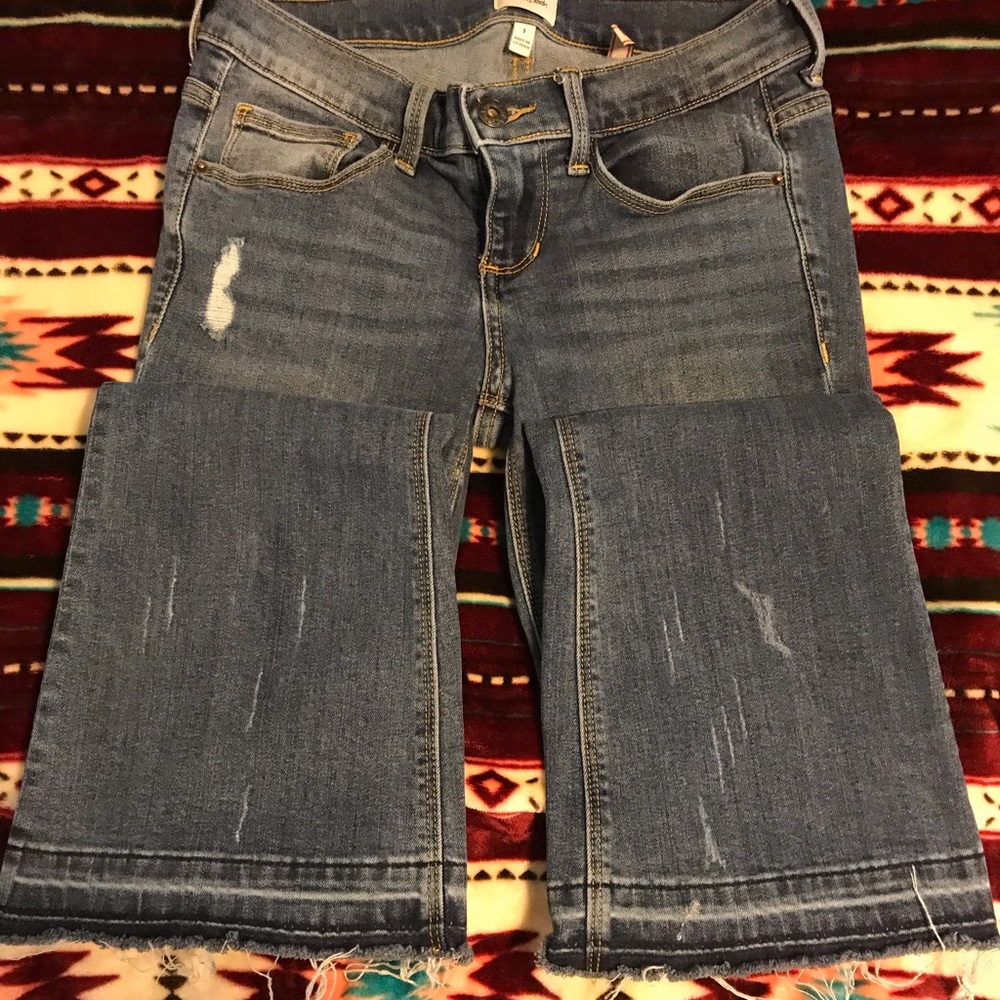 Super cute sneak peek jeans